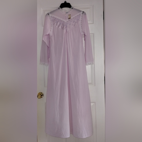Vintage Bernette Women's Nightgown - Picture 4 of 8